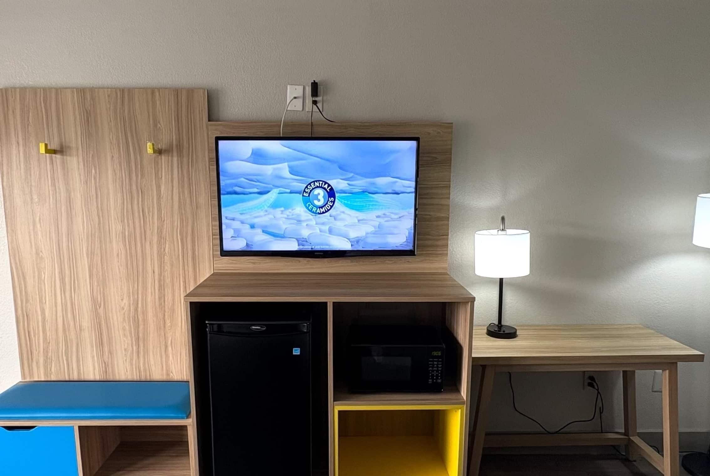 Bureau, lits bébé (gratuits), lits pliants/supplémentaires