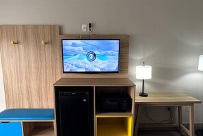 Escritorio, cunas gratuitas, camas supletorias y wifi gratis