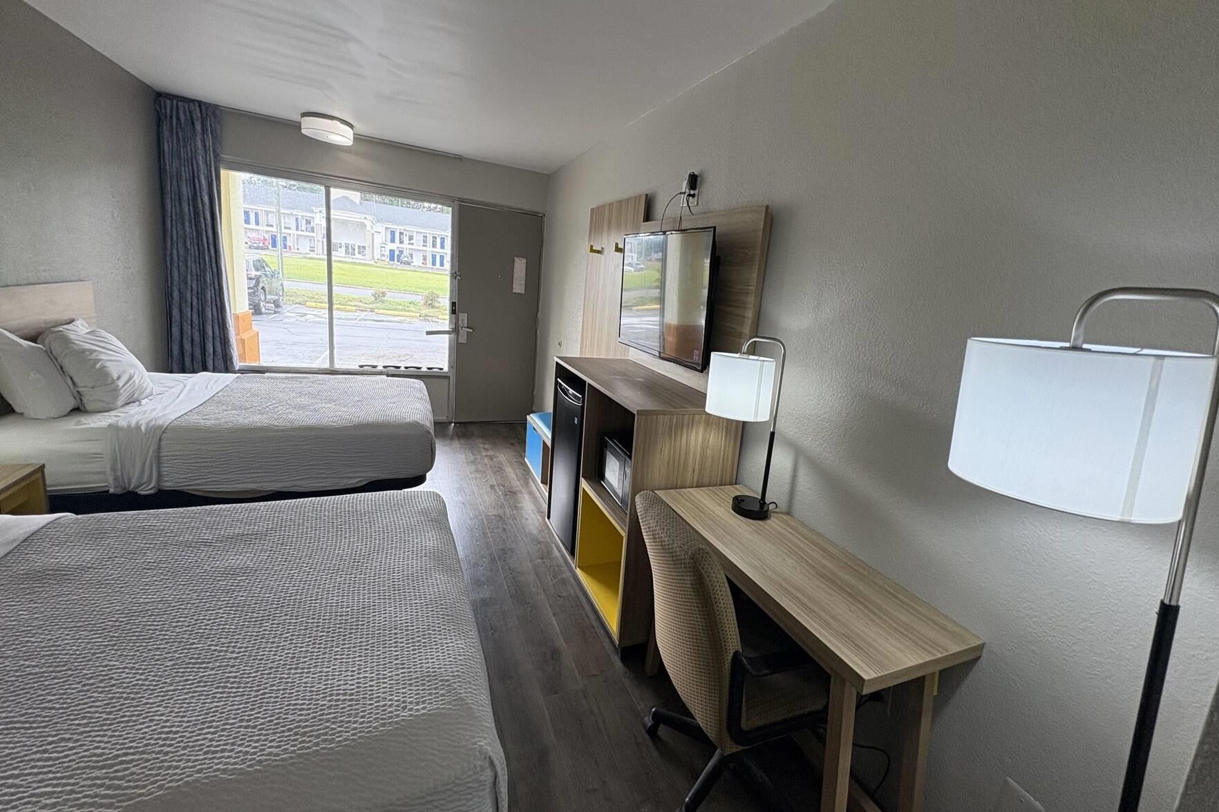 Desk, cribs (free), rollaway beds (surcharge), WiFi (free)