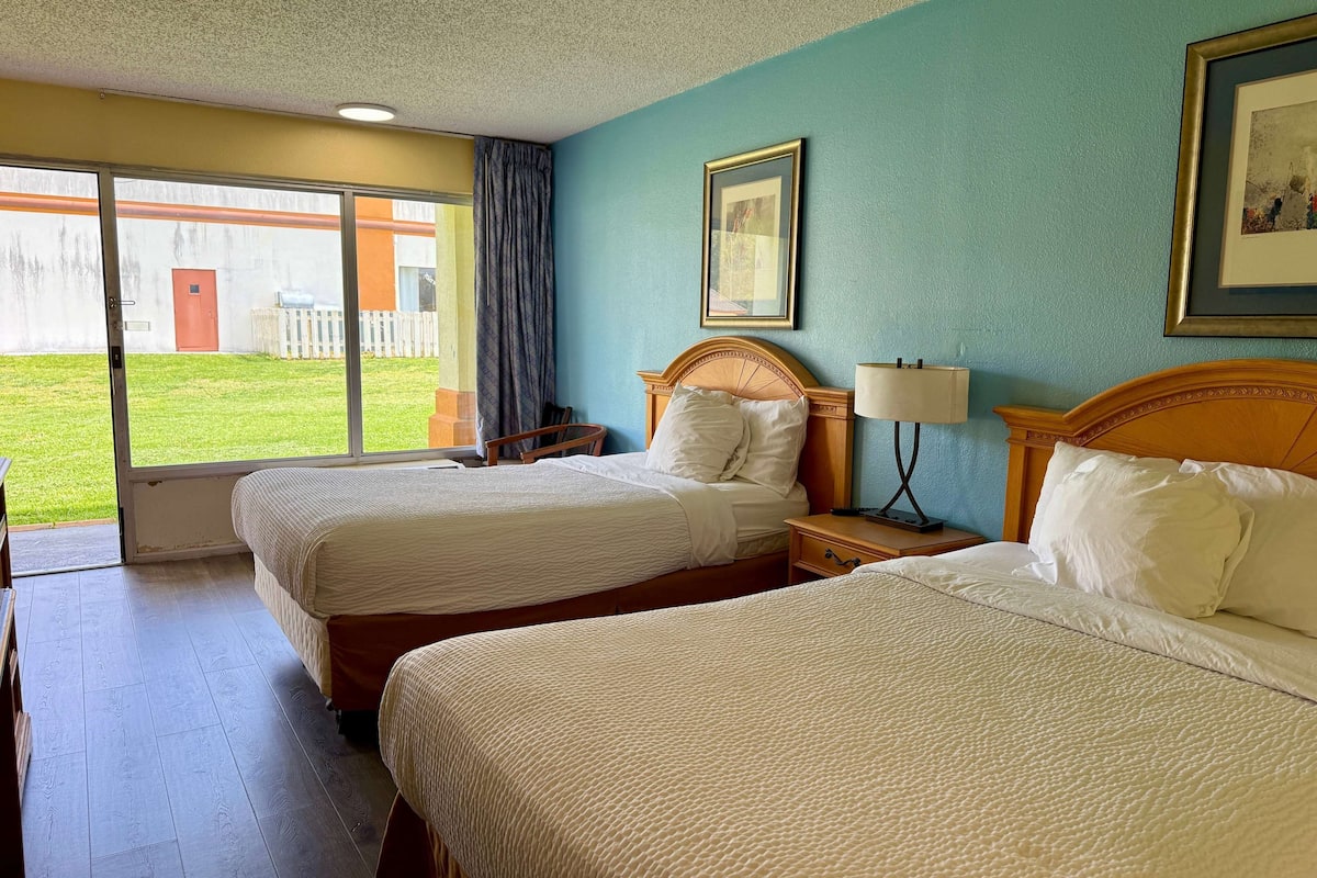 Desk, free cribs/infant beds, rollaway beds, free WiFi
