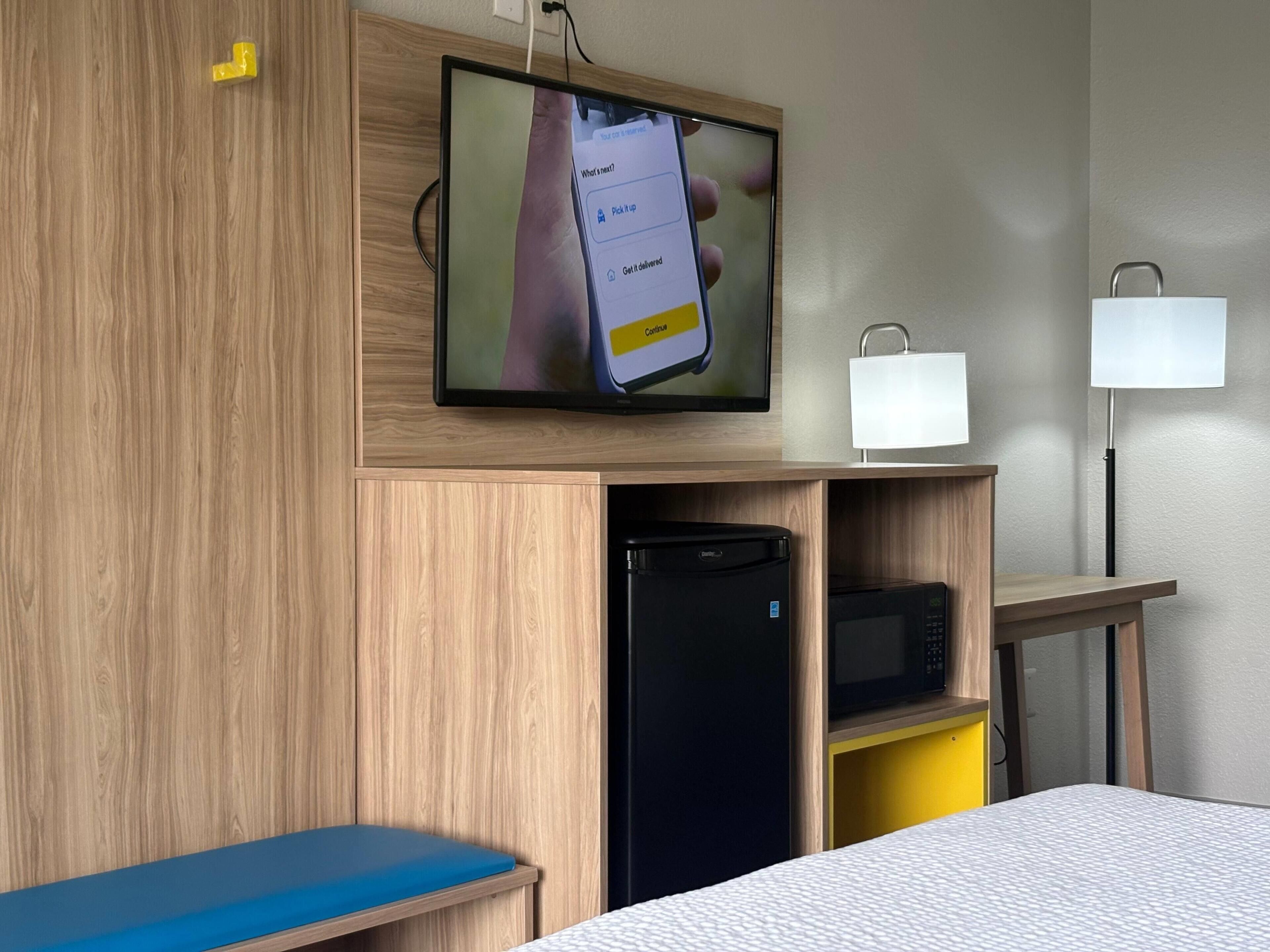 Desk, cribs (free), rollaway beds (surcharge), WiFi (free)