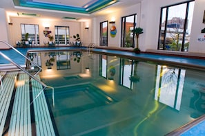 Piscine intérieure