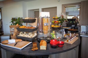 Morgenmadsbuffet hver dag (17.00 EUR pr. person)