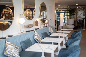 Bar (on property) - Best Western Plus Hôtel Le Roof (Vannes)