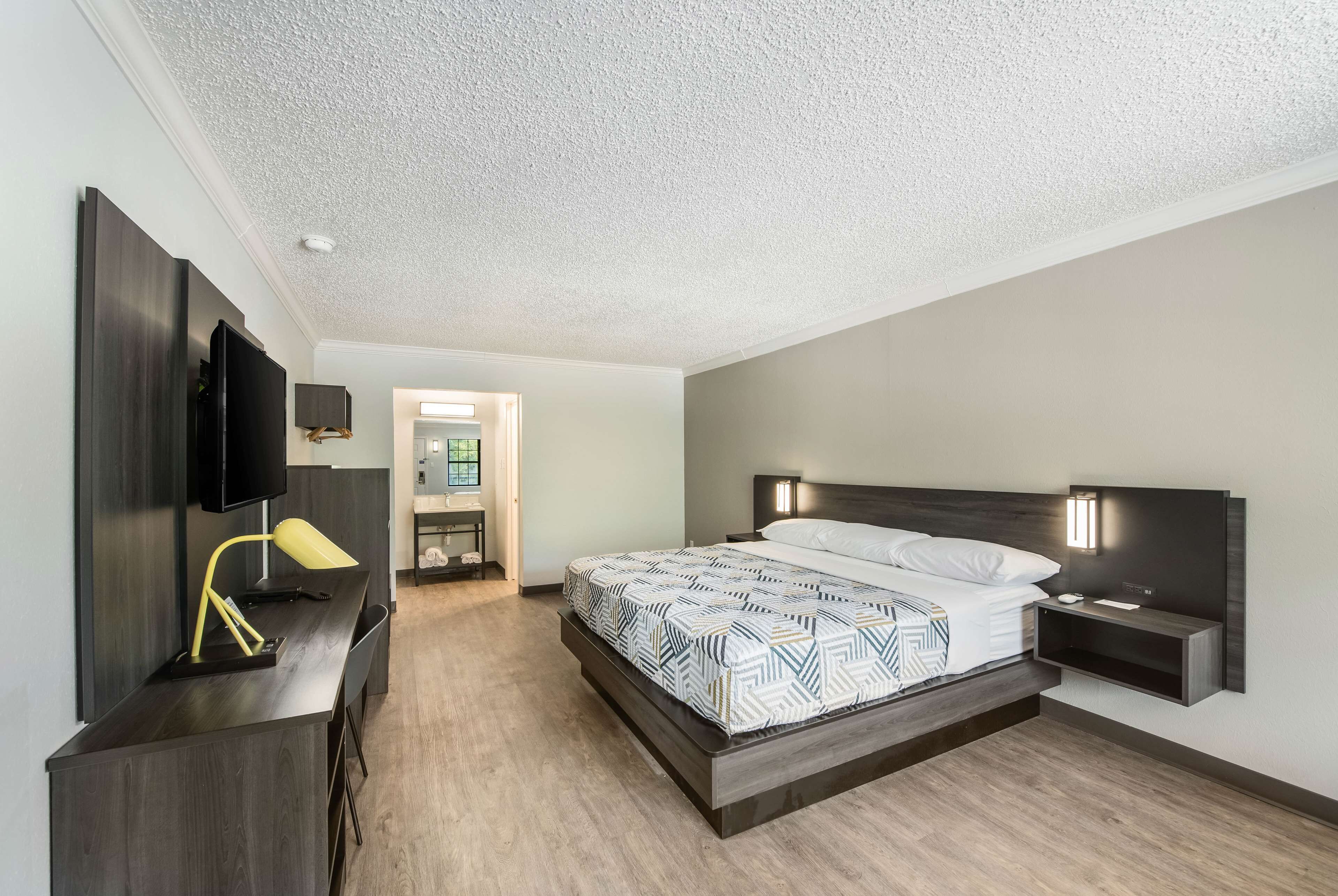 Desk, iron/ironing board (on request), WiFi (free), bed sheets