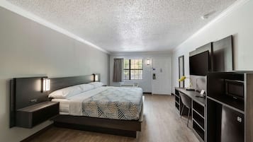 Työpöytä, silitysrauta/-lauta, ilmainen Wi-Fi, vuodevaatteet