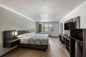 مكتب ومكواة/لوح كي وواي فاي مجانًا وملاءات أسرّة