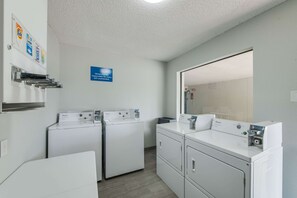 Laundry room - Motel 6 Kilgore, TX (Kilgore)