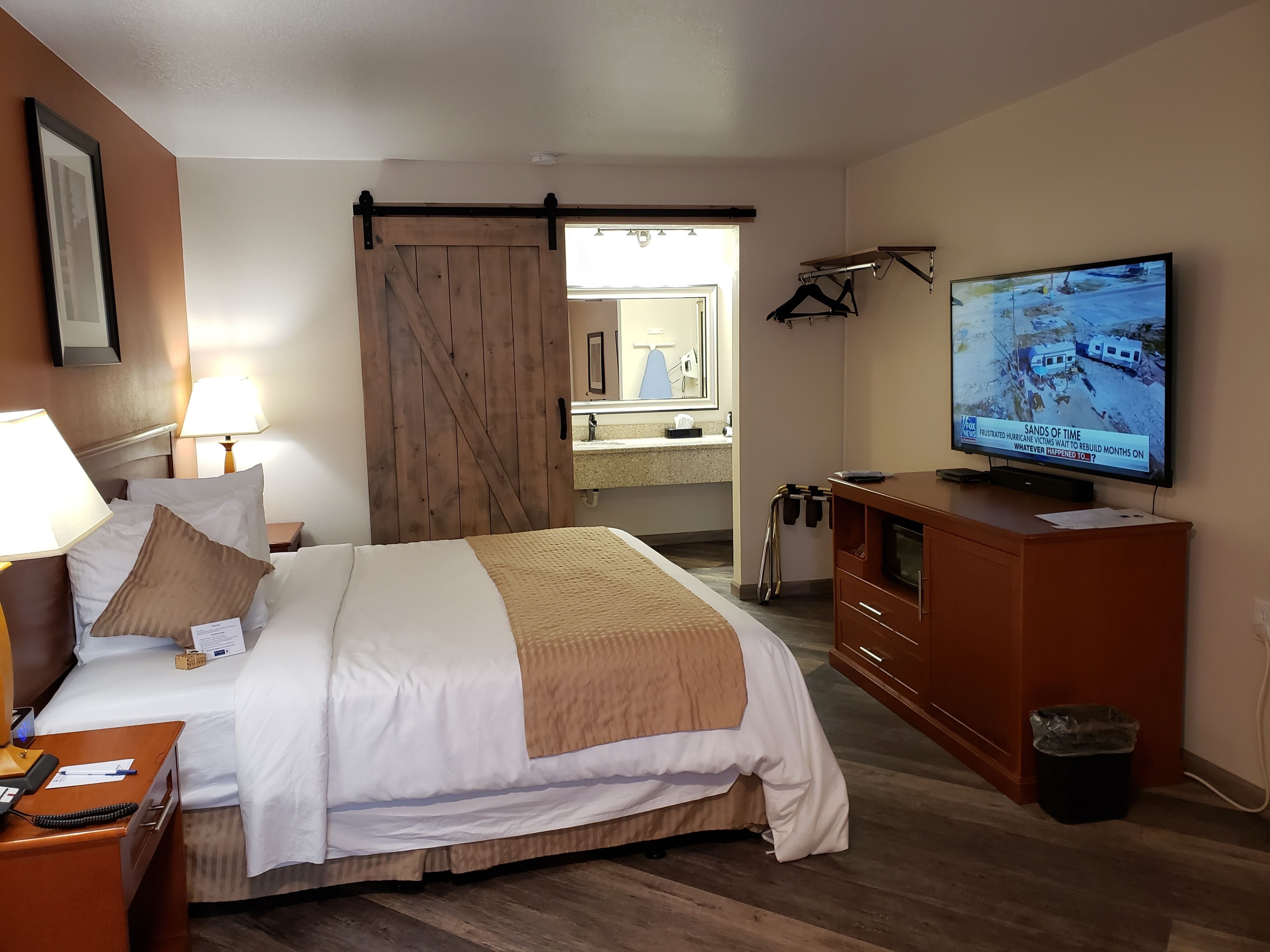 Deluxe Room, 1 King Bed | Premium bedding, down comforters, blackout drapes, iron/ironing board