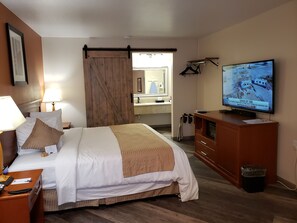 أغطية فراش متميزة وألحفة محشوة بالريش وستائر تعتيم ومكواة/لوح كي