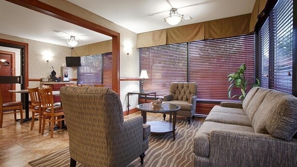Smart TV, Netflix, Hulu, pay films - Airport Inn (Boise)