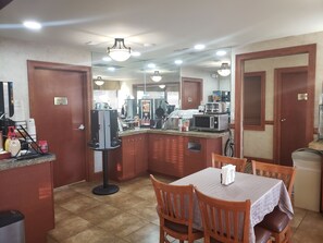 Breakfast area - Airport Inn (Boise)