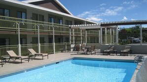 Outdoor pool, open 7:00 AM to 11:30 PM, pool umbrellas, pool loungers - Airport Inn (Boise)