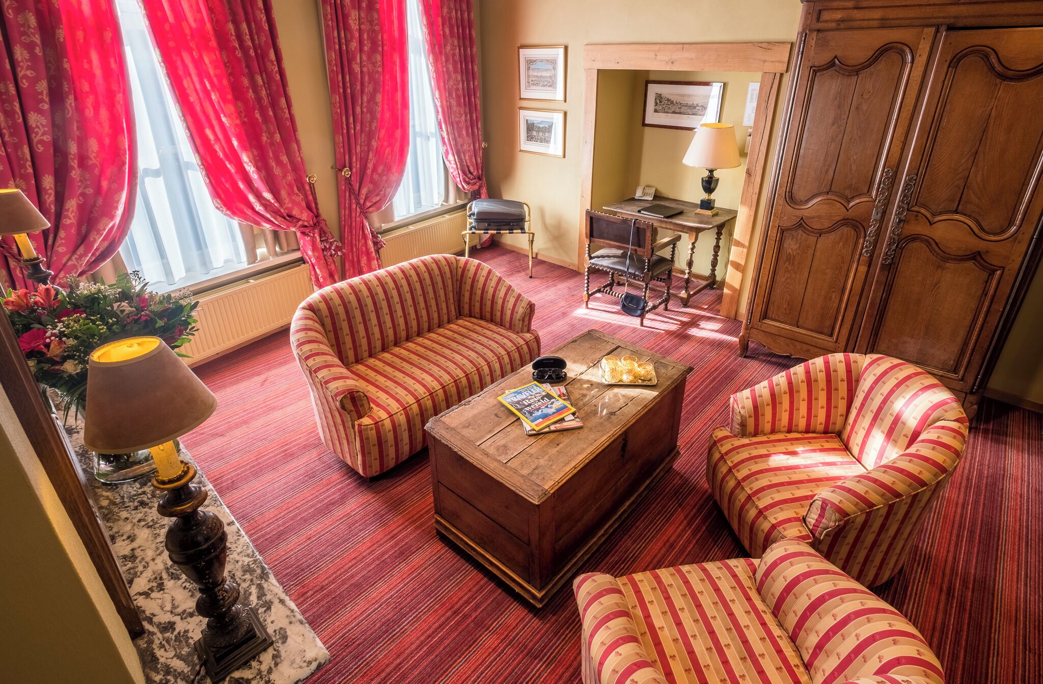 suite, canal view | minibar, in-room safe, individually decorated, desk