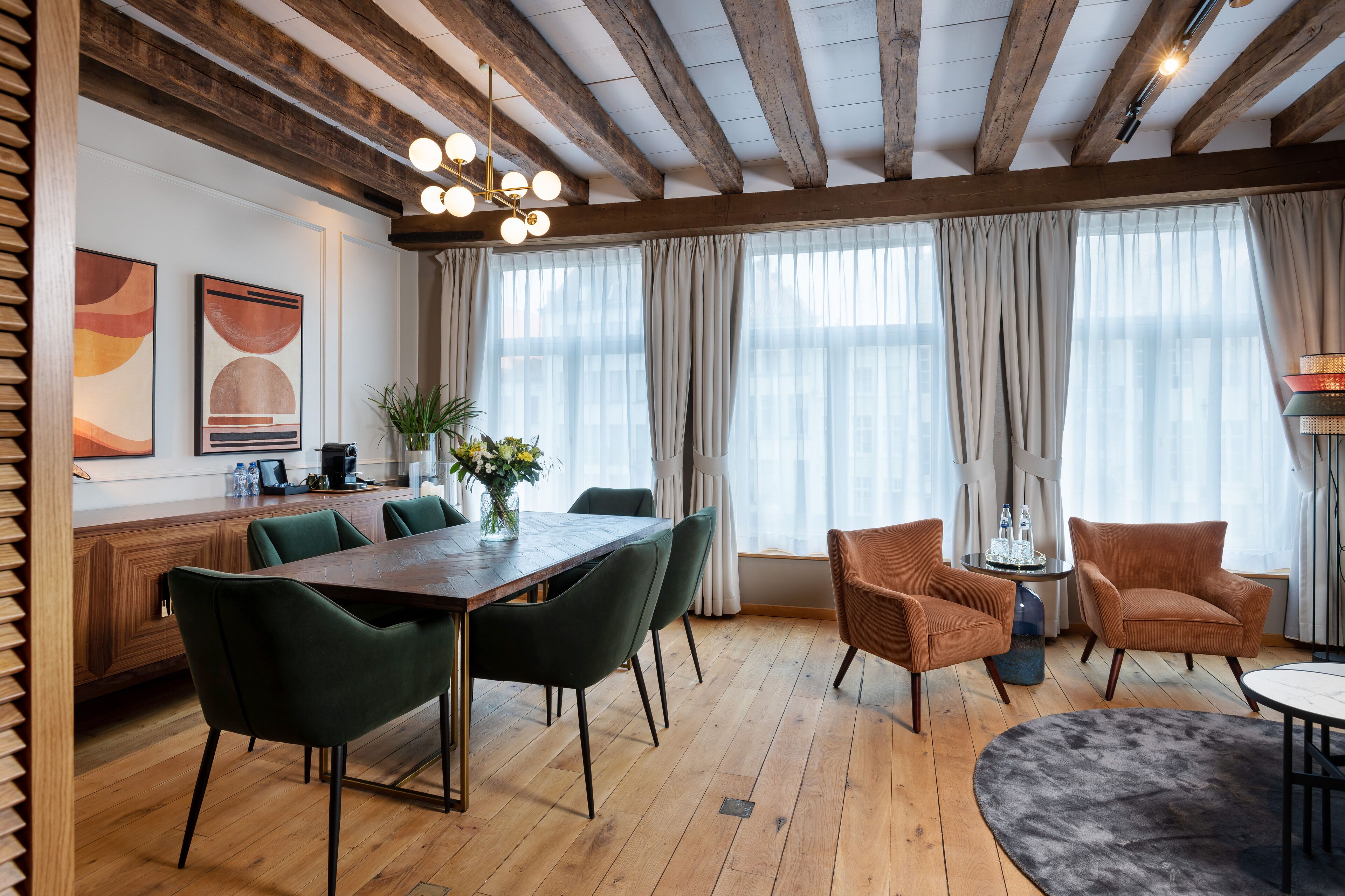 deluxe suite, canal view | minibar, in-room safe, individually decorated, desk