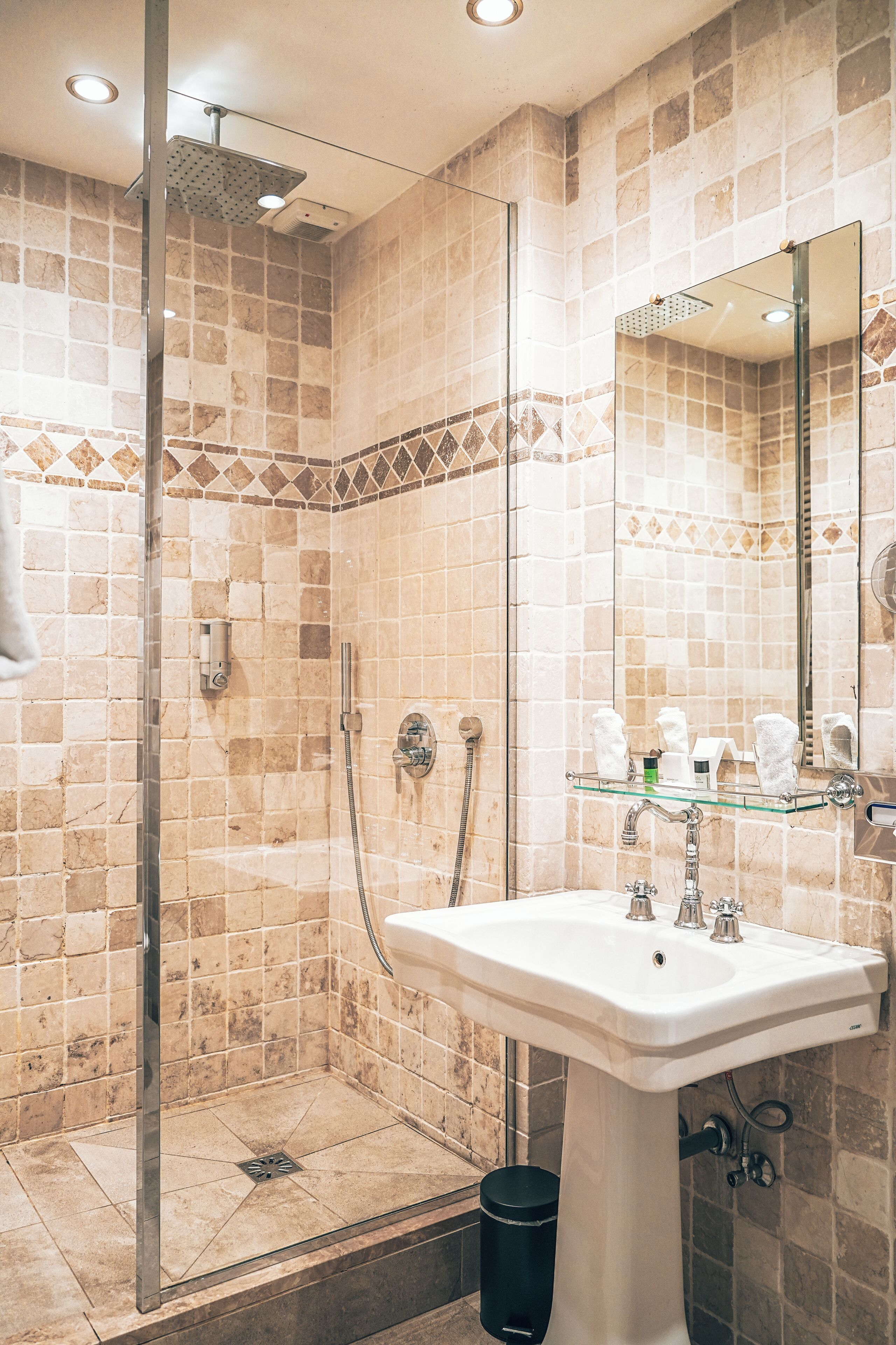 comfort double or twin room | bathroom | combined shower/bathtub, eco-friendly toiletries, hair dryer, towels