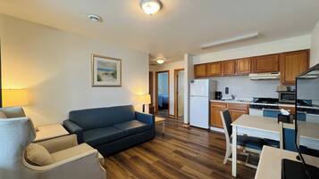 Queen Two-Bedroom Suite - Non Smoking | In-room safe, iron/ironing board, free WiFi, bed sheets