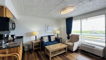 Suite Deluks | Brankas, setrika/meja setrika, Wi-Fi gratis, dan seprai linen