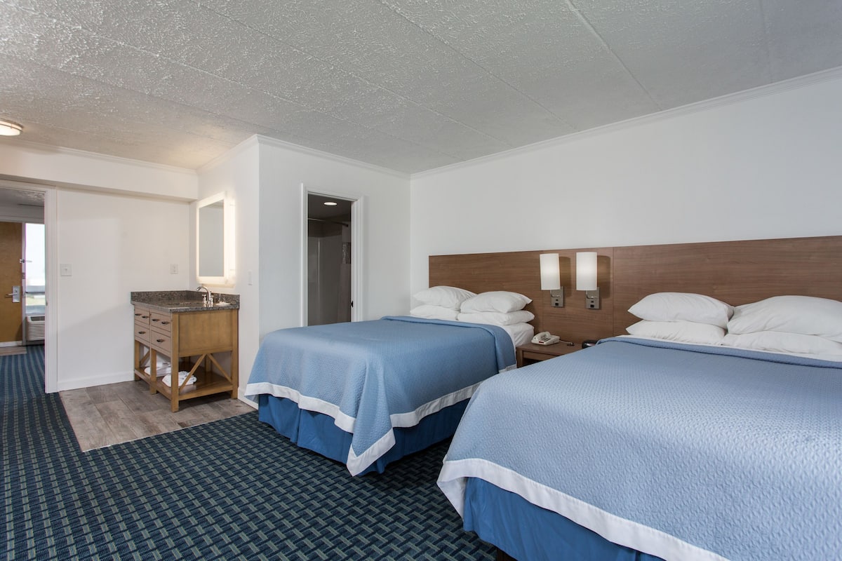 1 bedroom, in-room safe, iron/ironing board, free WiFi