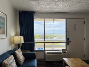 1 bedroom, in-room safe, iron/ironing board, free WiFi