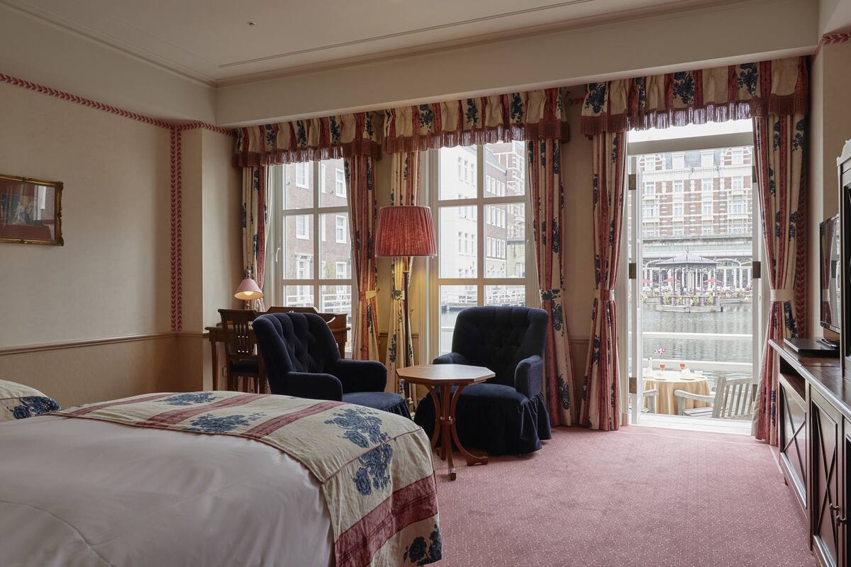 deluxe twin room, non smoking, terrace | 1 bedroom, in-room safe, individually decorated, desk
