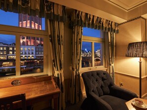 Deluxe Twin Room, Non Smoking, City View | 1 bedroom, in-room safe, individually decorated, desk