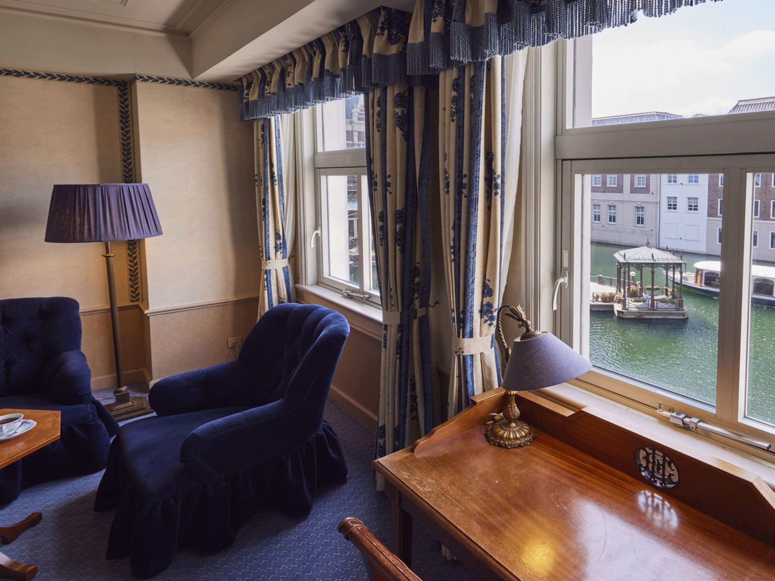 standard twin room, non smoking | 1 bedroom, in-room safe, individually decorated, desk