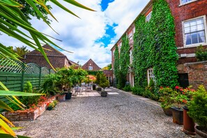 Terrace/patio - York Pavilion Hotel, BW Signature Collection (York)