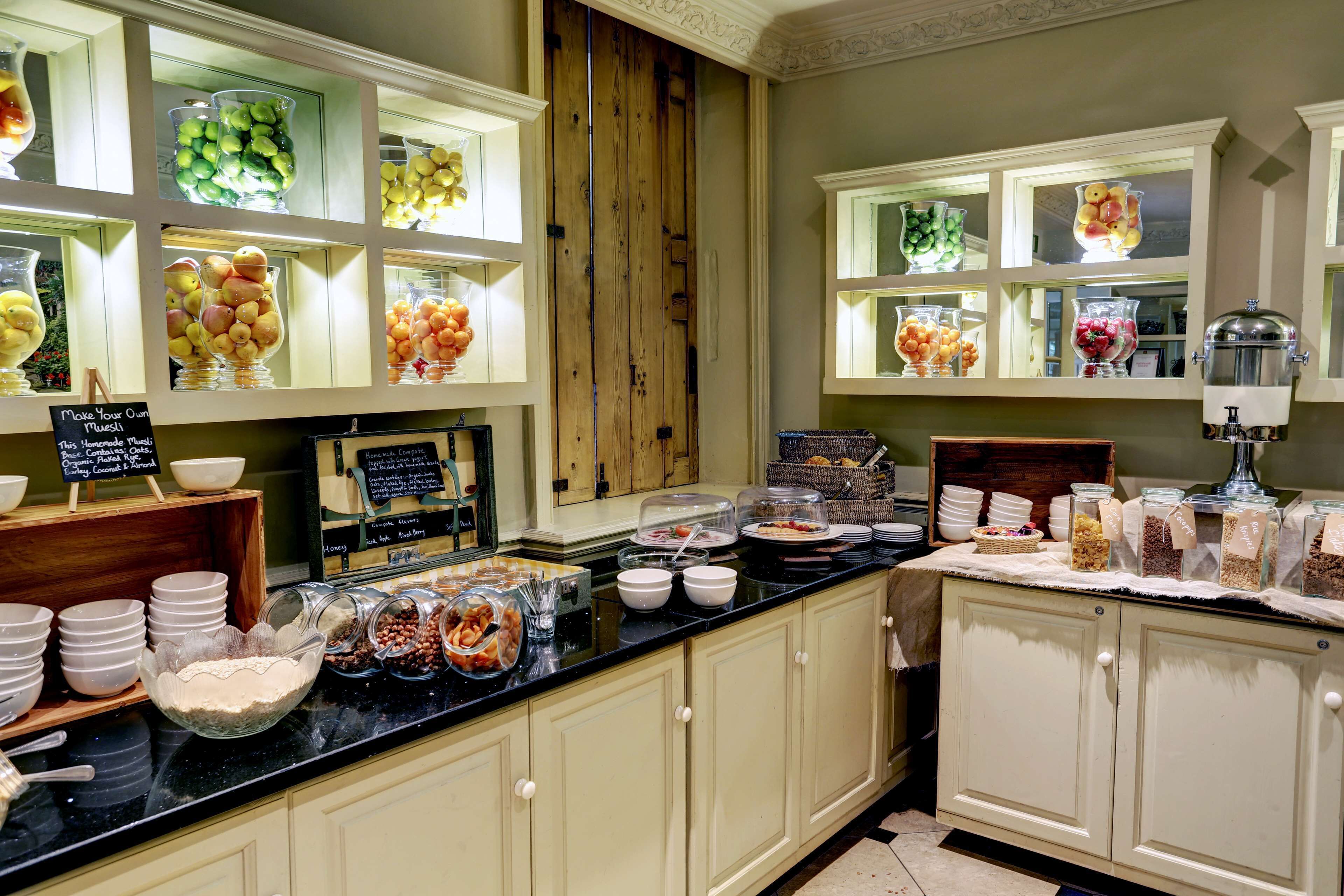 Daily cooked-to-order breakfast (GBP 19.95 per person)