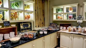 Daily cooked-to-order breakfast (GBP 19.95 per person)