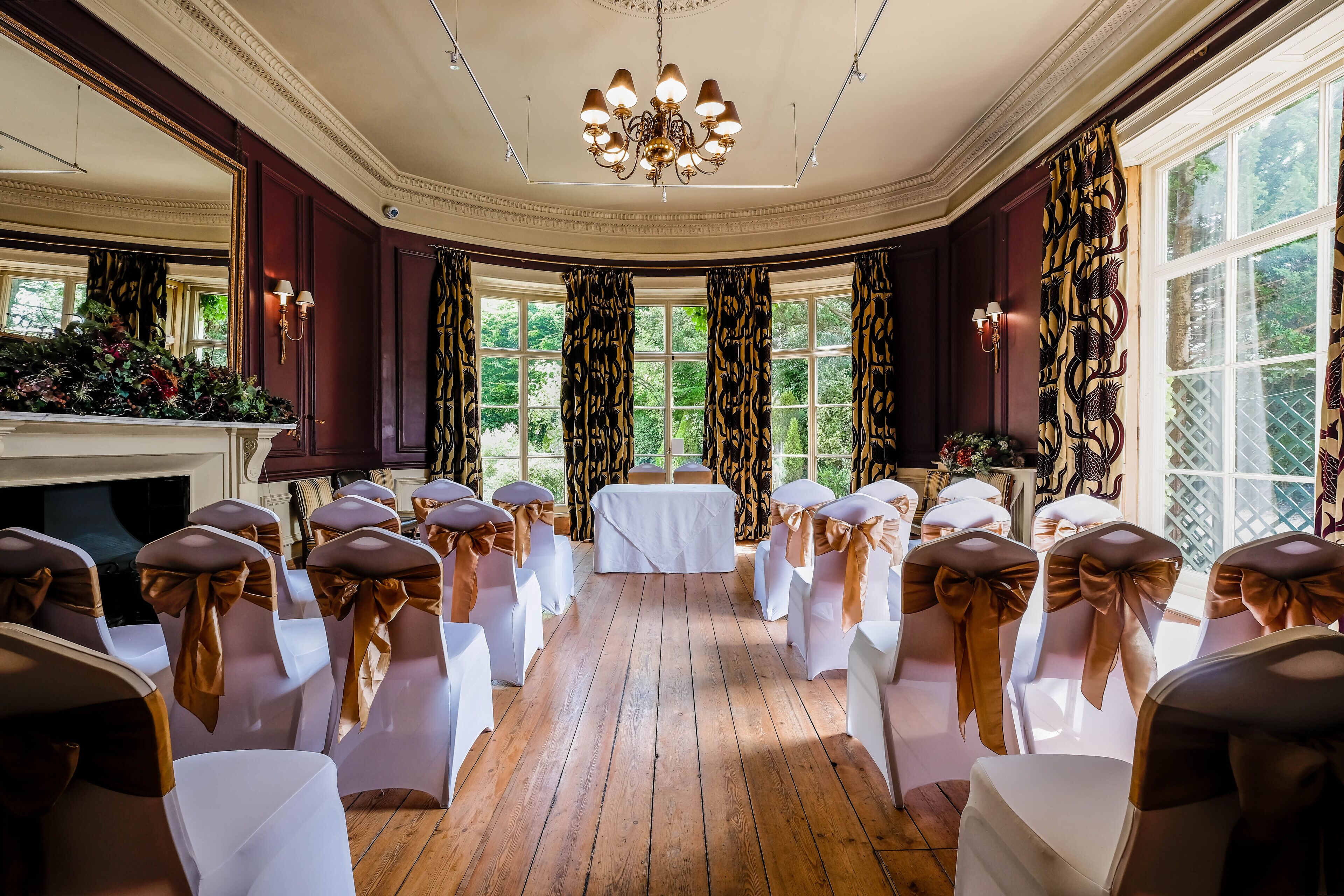 breakfast, lunch and dinner served