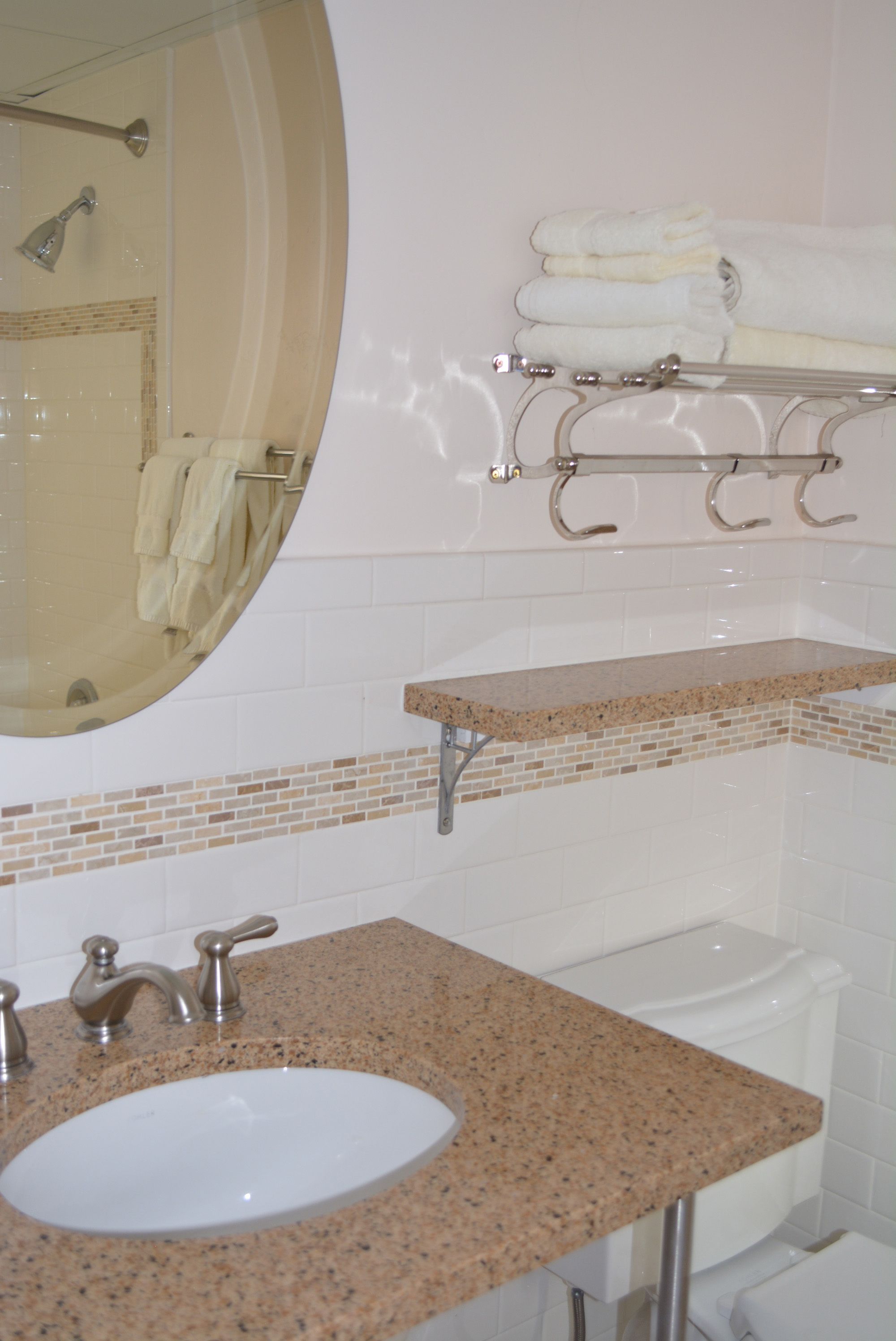 combined shower/bathtub, eco-friendly toiletries, hair dryer