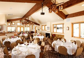 Banquet hall - Mountain Chalet Aspen (Aspen)
