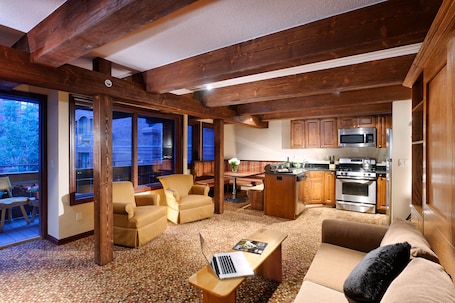 Flat-screen TV, iPod dock, MP3 dock