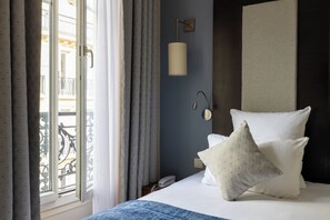 Chambre Double Classique | Literie de qualité supérieure, surmatelas, minibar