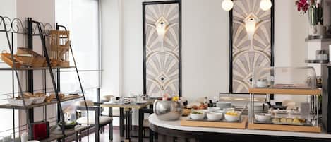 Daily buffet breakfast for a fee