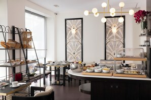 Tägliches Frühstücksbuffet gegen Gebühr