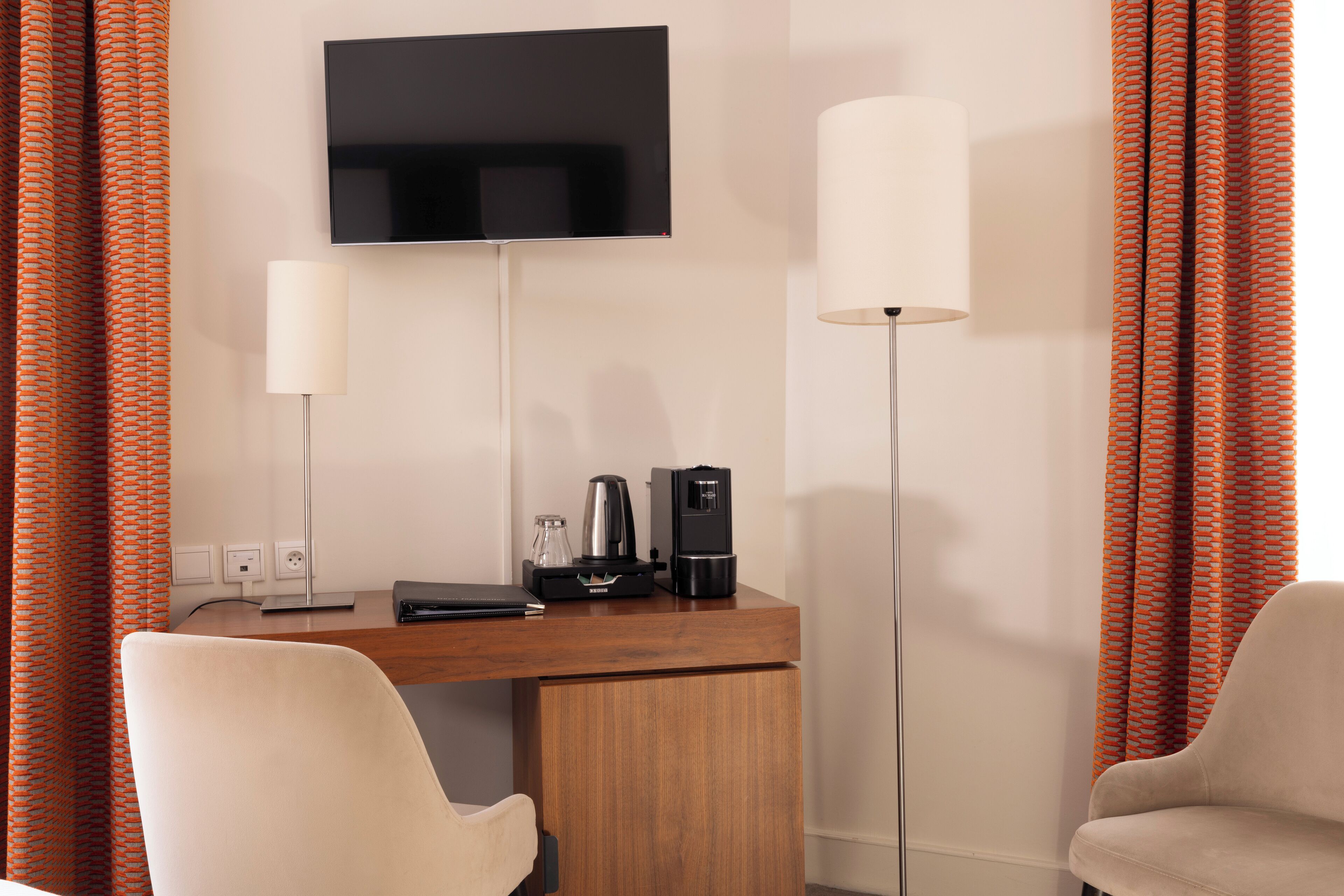 1 bedroom, premium bedding, pillow-top beds, minibar