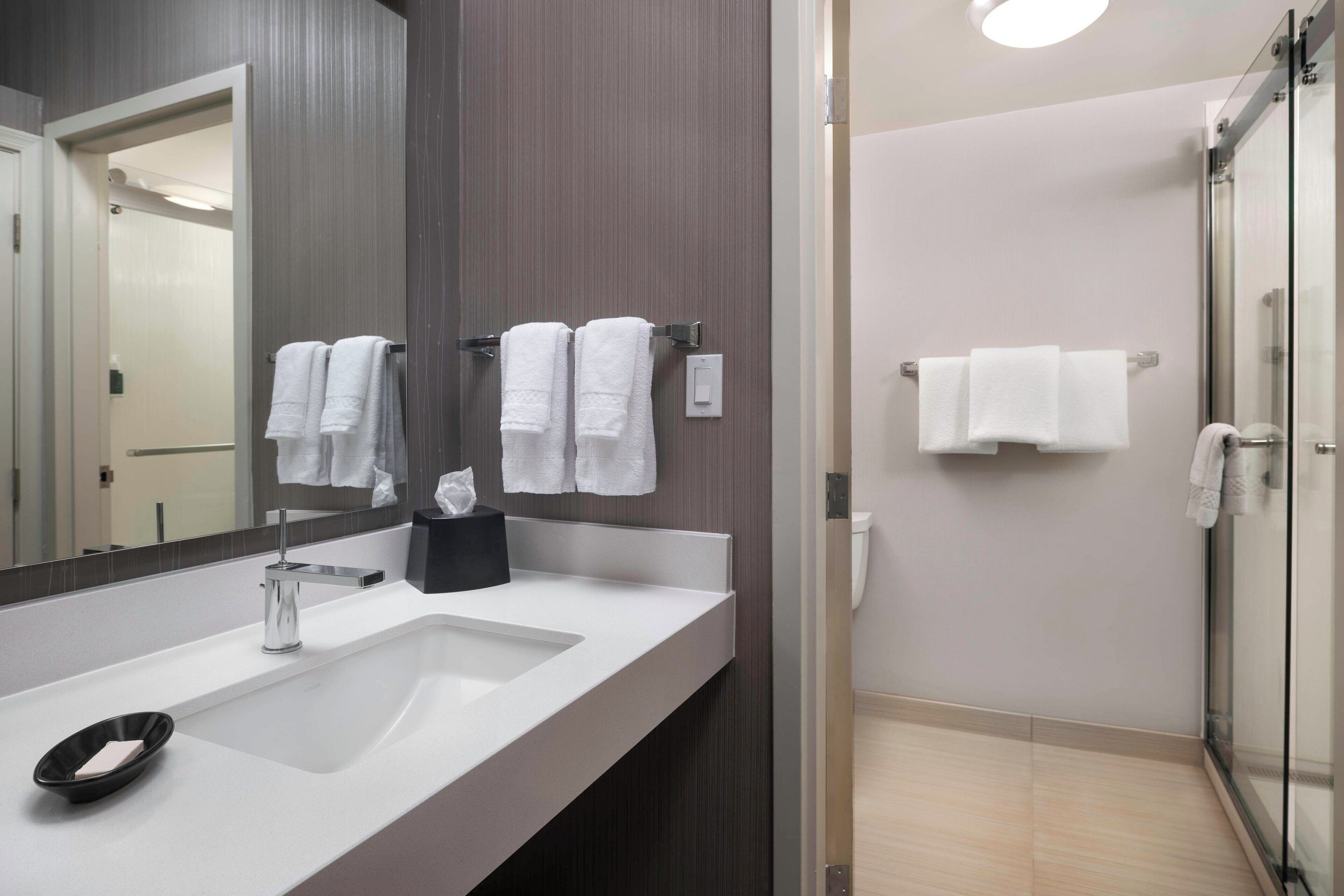 combined shower/bathtub, eco-friendly toiletries, hair dryer, towels