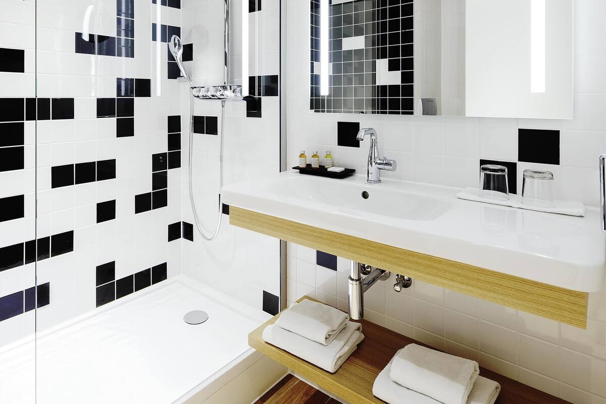 Executive Room, 1 Queen Bed, Terrace | Premium bedding, minibar, in-room safe, desk
