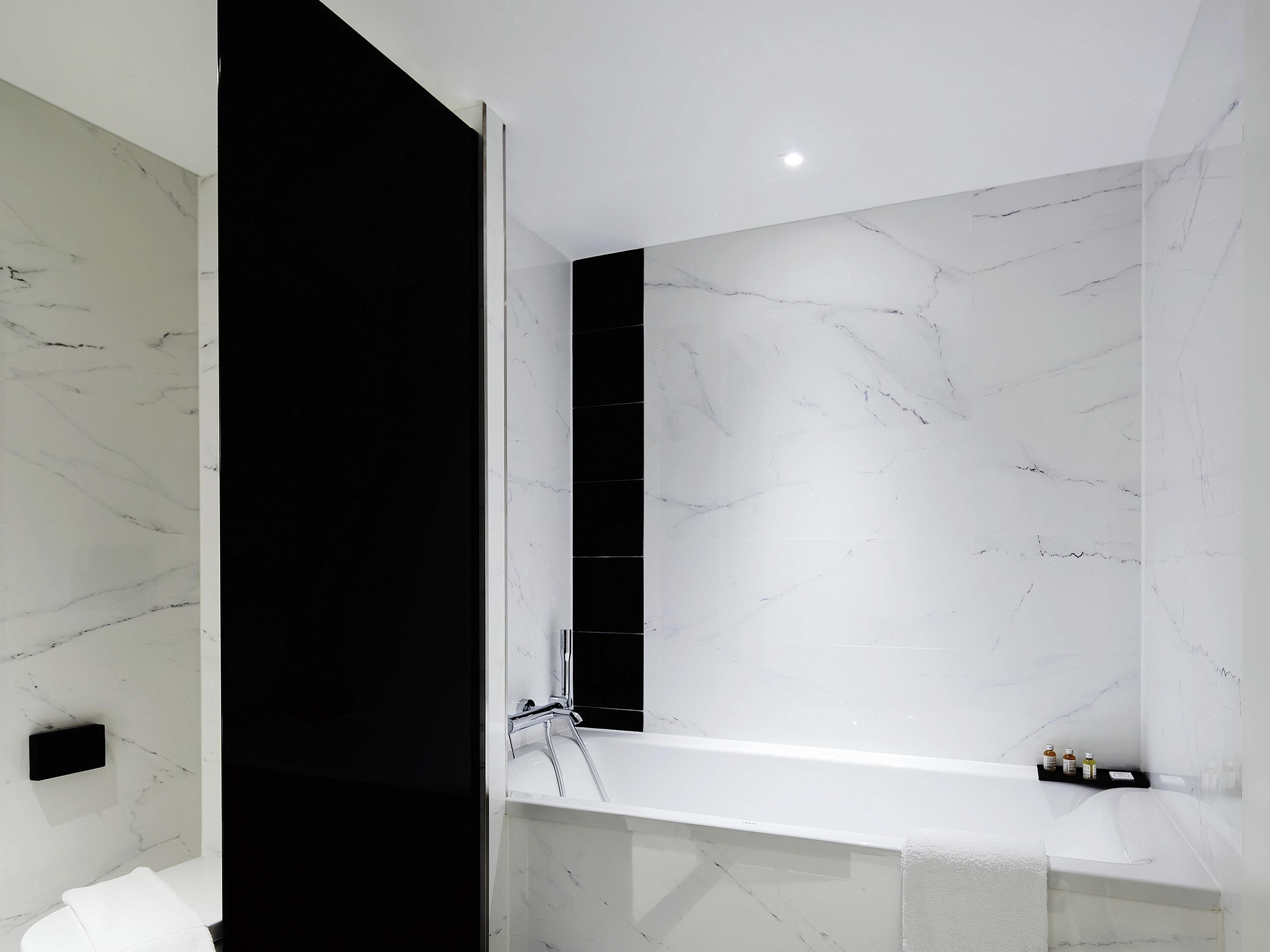 Ropa de cama de alta calidad y minibar 