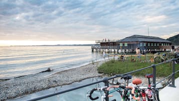 Una spiaggia nelle vicinanze