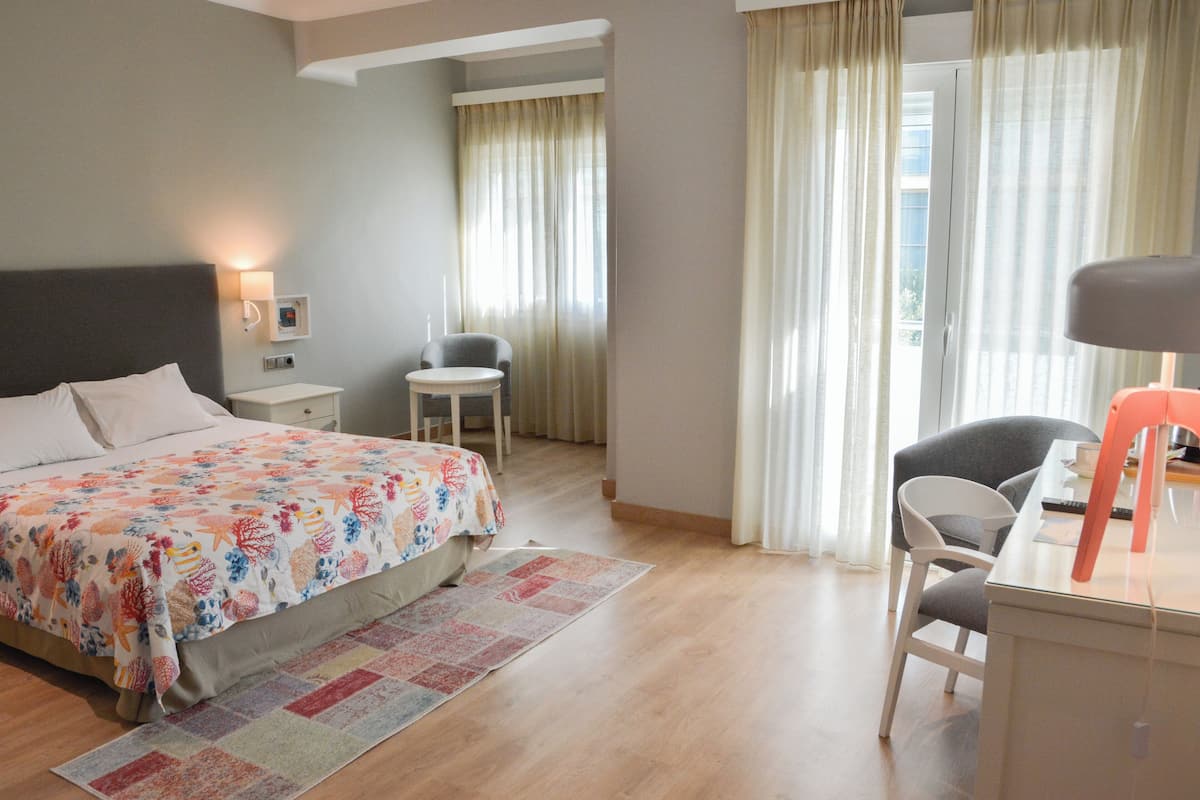 Superior Double Room | Minibar, in-room safe, desk, free WiFi