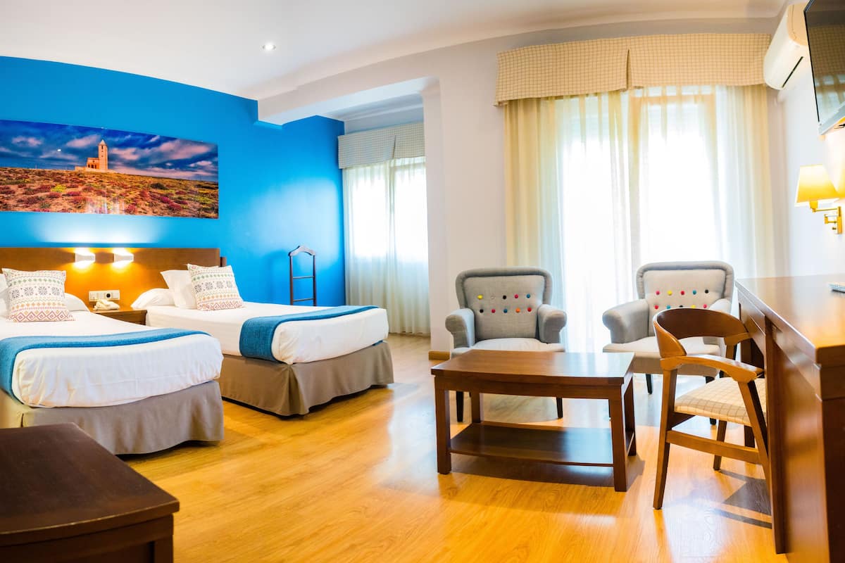 superior twin room | 1 bedroom, minibar, in-room safe, desk
