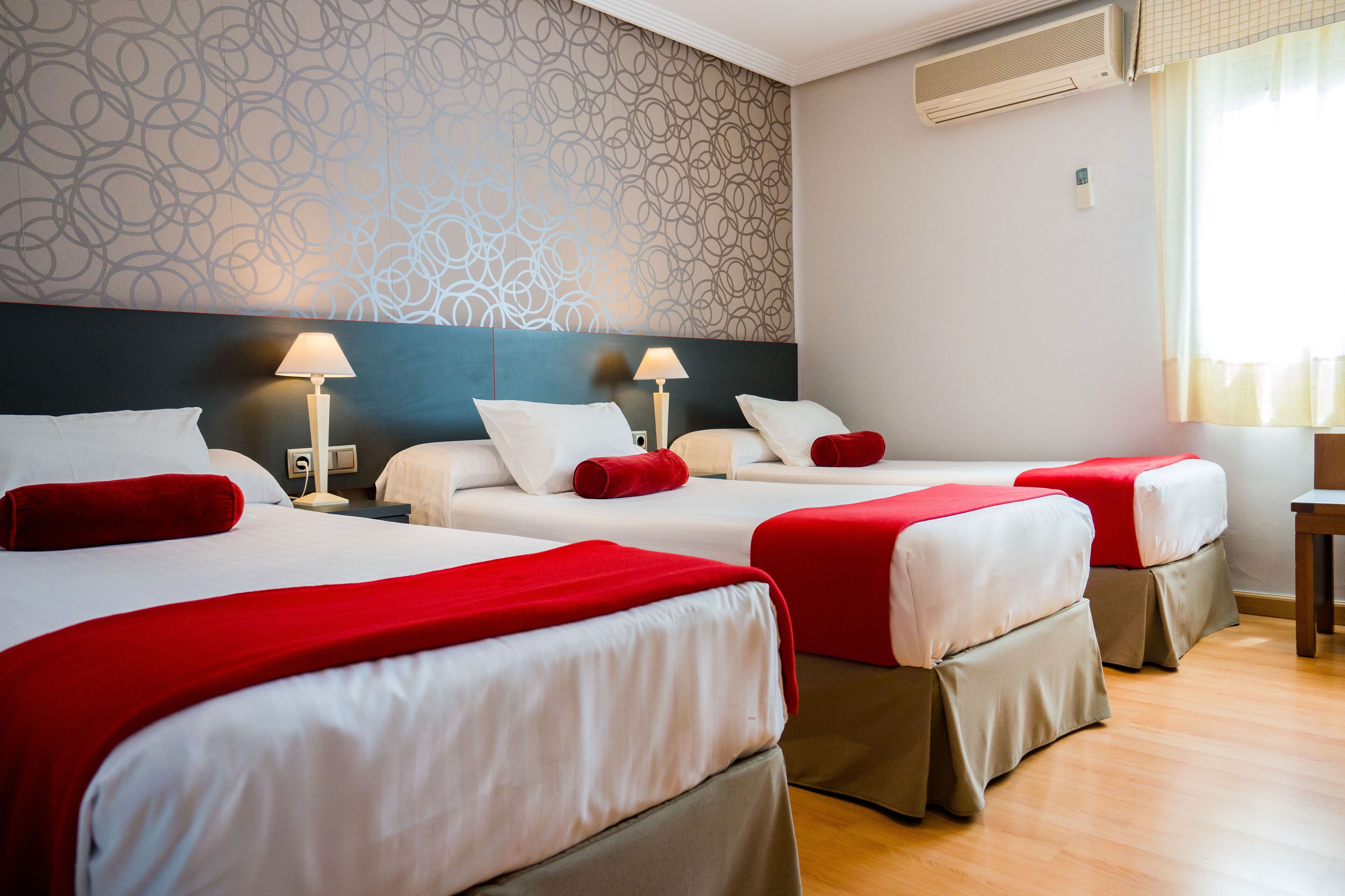 triple room | 1 bedroom, minibar, in-room safe, desk