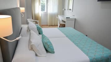 City Twin kamer, uitzicht op stad (Exterior) | Een minibar, een kluis op de kamer, een bureau, gratis wifi