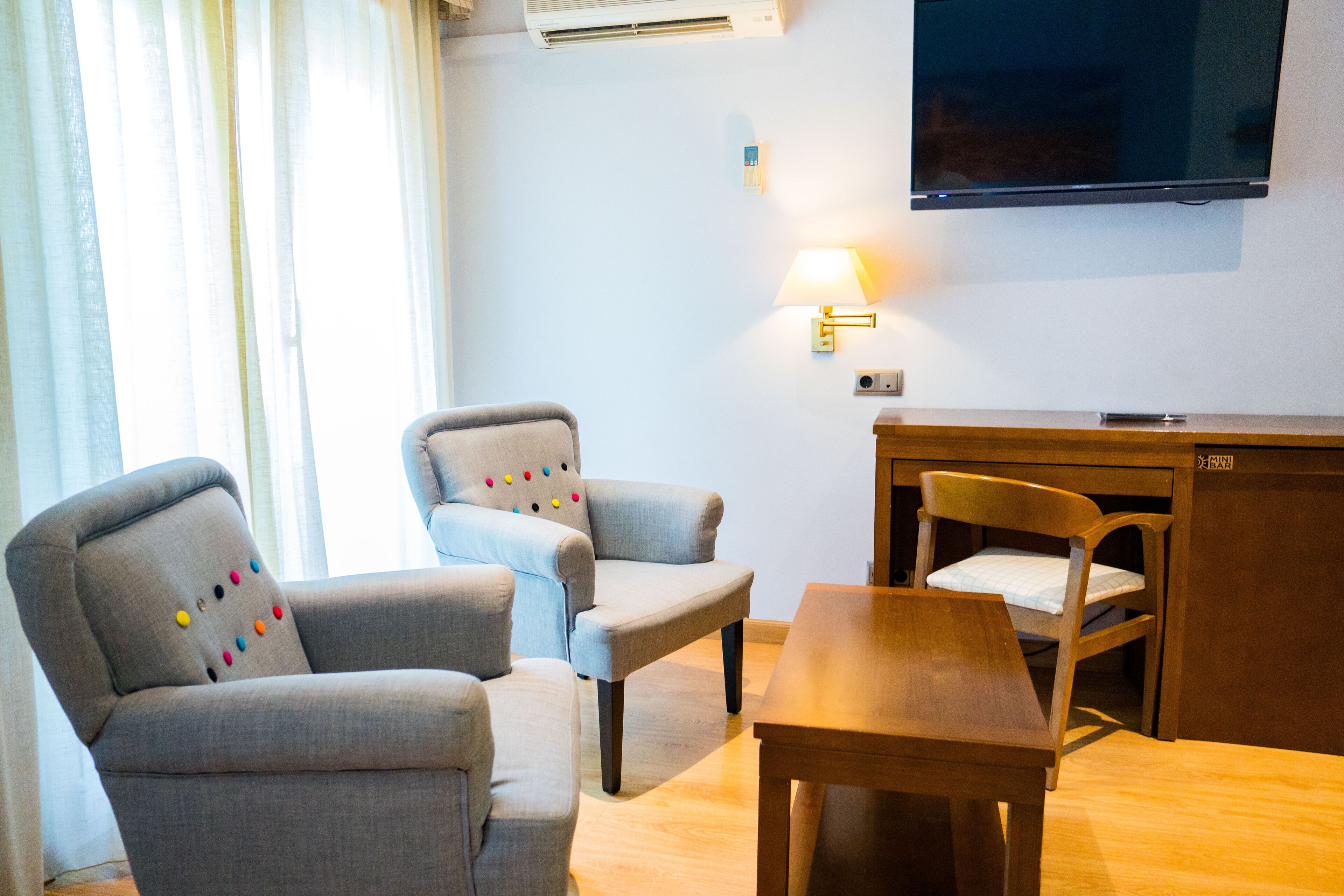 superior twin room | 1 bedroom, minibar, in-room safe, desk