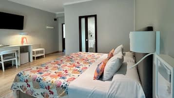 Habitación superior con 2 camas individuales | Minibar, caja de seguridad en la habitación, escritorio y wifi gratis