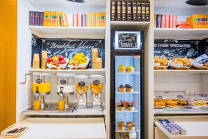 Petit déjeuner continental servi tous les jours en supplément