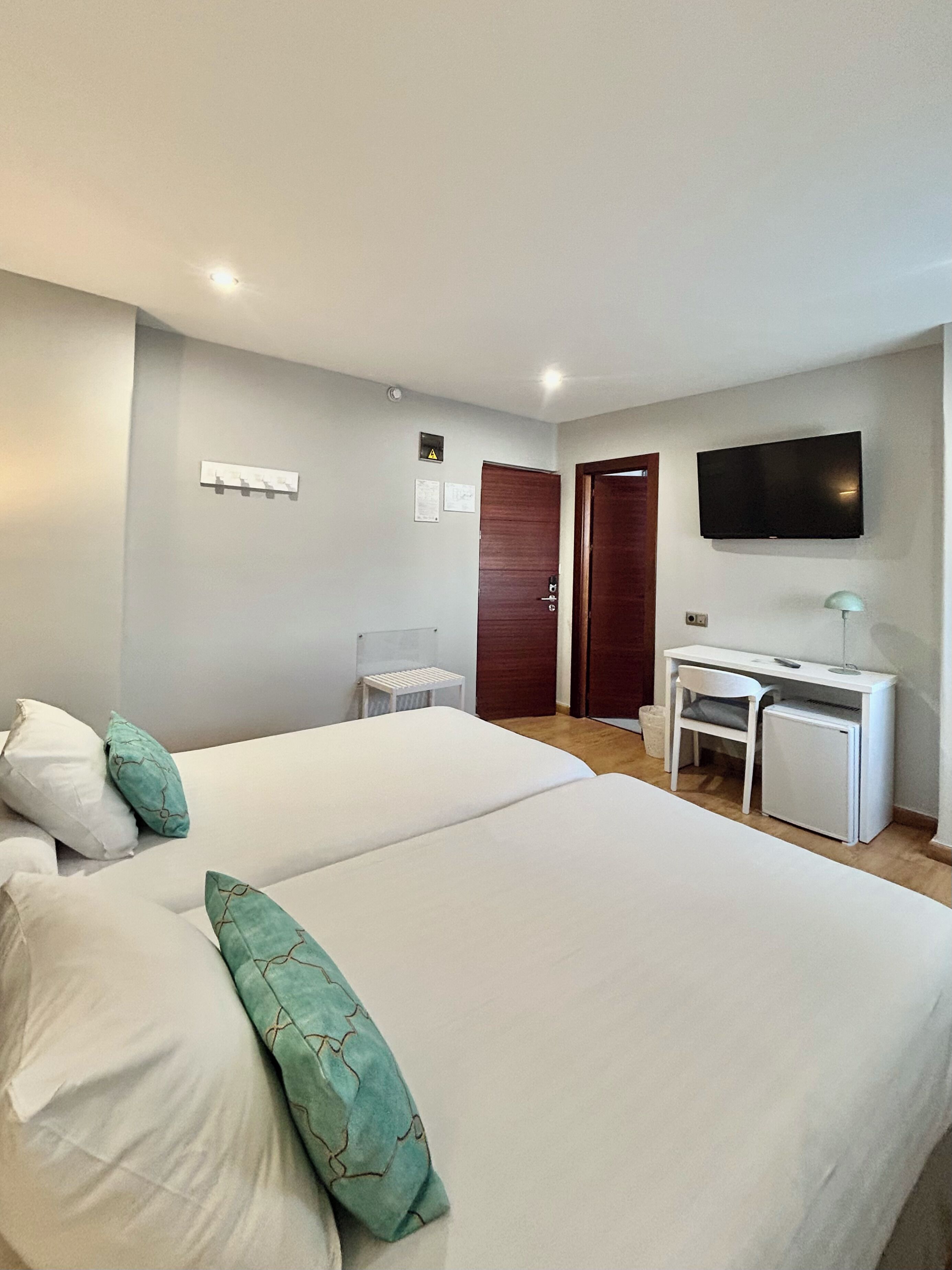Twin Room | Minibar, in-room safe, desk, free WiFi